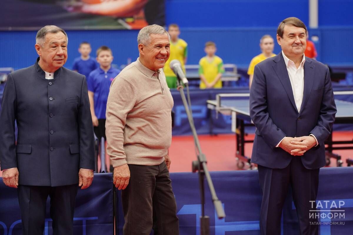 Рөстәм Миңнеханов: «Бу спорт заллары безнең яшьләр өчен эшләргә тиеш!»