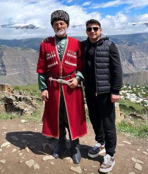 Данир Сабиров: “Кызлар чиный, мин бөтен белгәннәремне укыйм”