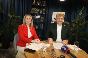 Татарстанда сайлауларга гаилә белән бару матур гадәткә әверелде. Бүләк тә отарга була