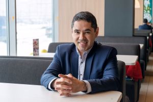 Данил Сәфәров: «Булачак хатыным белән йортларыбызның тәрәзәләре бер-берсенә карап торган икән»